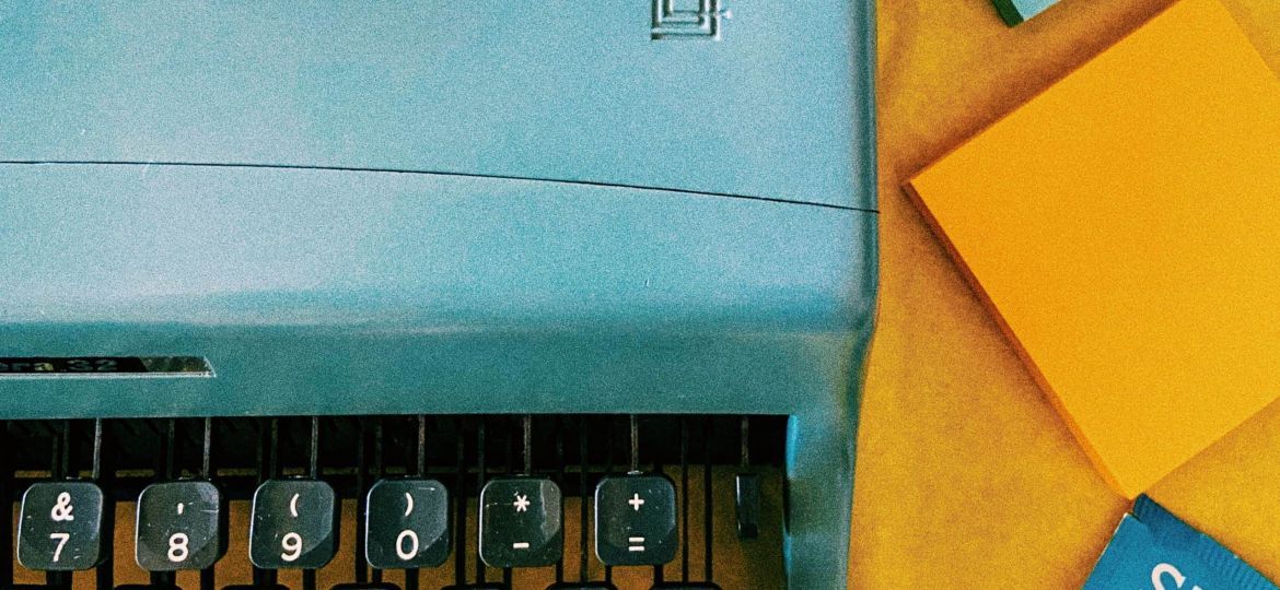 olivetti 32 typewriter